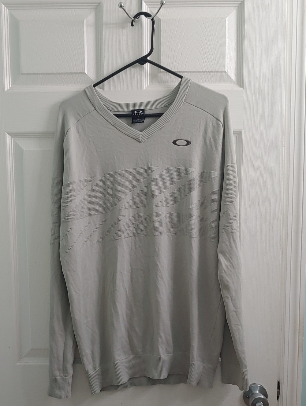 Vintage Oakley Men's L Sweater Light Gray V-Neck Knit Pullover